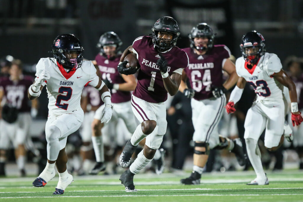 PEARLAND TOUCHDOWN - Pearland sophomore QB Jackson Hamilton tossed a short pass to junior WR Patrick Bridges (1) at the Dawson 46, and he turned on the jets to weave his way to the goal line to complete the 51-yard throw and catch for the score to cut the lead to 14-7 which stood at intermission. (Photo by Lloyd Hendricks)