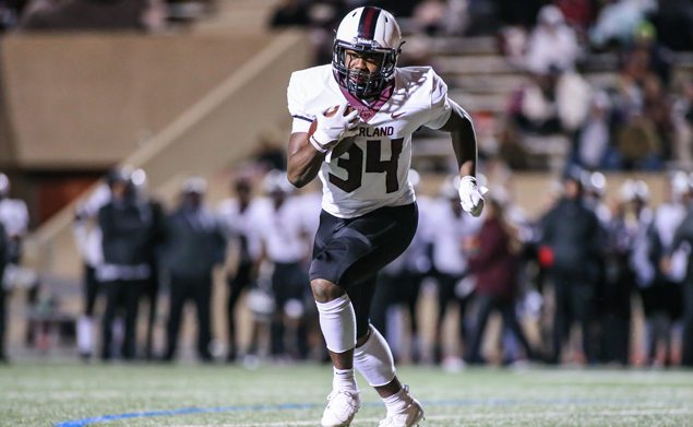 RUSHING TO THE GOAL LINE - Pearland running back Darius Hale (34) tracks toward the goal line on a 57-yard scoring run. Hale had four carries for 63-yards and one TD as the Oilers knocked off Hastings 55-14 to improve their season record to 6-2 and 4-2 in district. The Oilers travel to Hopper Stadium on Friday, November 1 at 7:00 p.m. to face winless Brazoswood. (Photo by Lloyd Hendricks)