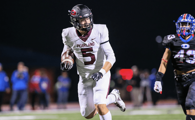 CATCH AND RUN TOUCHDOWN - Facing fourth-and-8, Pearland senior Layne Roblyer (5) catches a pass from QB J.D. Head and turns it into a 37-yard score with 9:03 remaining in the second period while giving the Oilers a 14-9 lead against Dickinson. The Gators eliminated the Oiler 28-23 from the Class 6A Region III Div. I bi-district contest. Pearland finishes the season with an 8-3 mark. (Photo by Lloyd Hendricks)