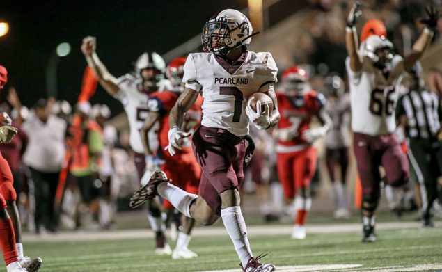 CATCH ME IF YOU CAN - Pearland junior running back Brandon Campbell (7) gathers in a 41-yard pass play from QB J.D. Head to give the Oilers a 41-32 lead over the Alief Taylor Lions with 3:54 left in the district opener for both teams. Pearland had trailed for most of the game until the offense took control in the final frame for the 48-32 victory. Pearland improves to 4-0 on the season and 1-0 in league play. (Photo by Lloyd Hendricks)