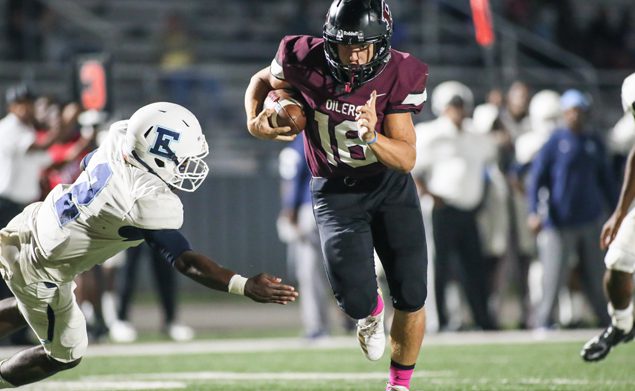 SCORING RUN - Pearland's Landon Bradley scores on a 20-yard run against Elsik as the Oilers blanked the Rams 52-0 to post a Homecoming win to remain perfect on the season with a 6-0 overall mark and 3-0 in district. Unfortunately, Bradley would suffer an injury later in the second half. He had six carries for 102 yards and one TD. (Photo by Lloyd Hendricks)