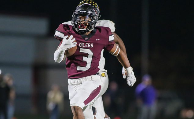 TOUCHDOWN BOUND - Pearland sophomore Torrence Burgess (3) broke through a huge hole provided by the Oiler offensive line and raced 59-yards for a scoring jaunt giving Pearland a 7-0 lead. The Oilers went on to a lopsided 41-7 win over the Hastings Bears to remain undefeated at 8-0. (Photo by Lloyd Hendricks)